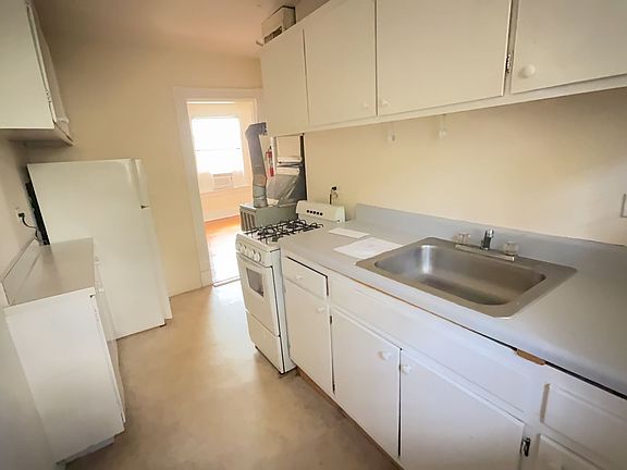 4th image of 1300 Wertland St APT C2