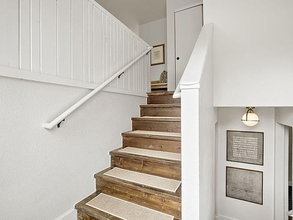 2nd image of 825 Pear St