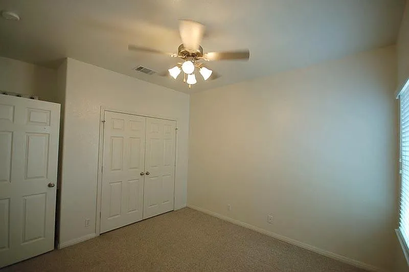 2 bed, 1.0 bath, 1200 sqft, $1,800 — Photo 3