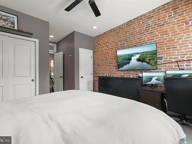 1824 S Charles St — Photo 16