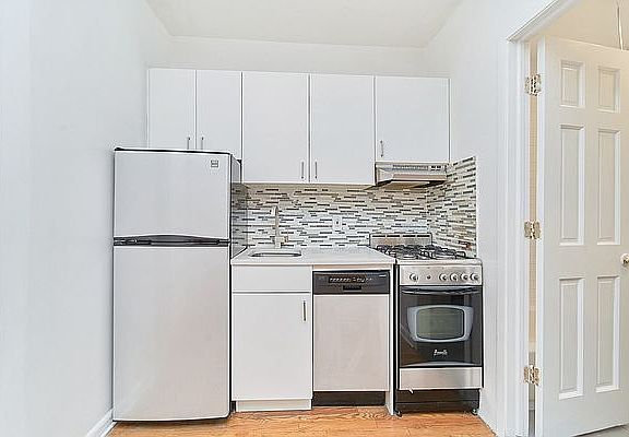4th image of 313 E 95th St APT 18