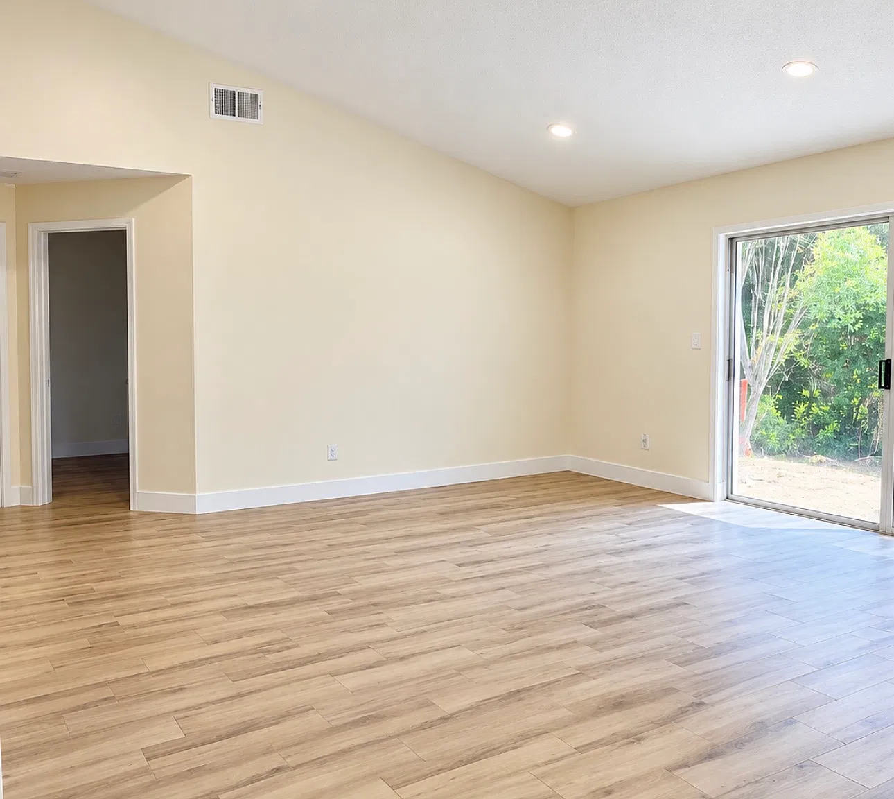 3 bed, 1456 sqft, $2,300 — Photo 3