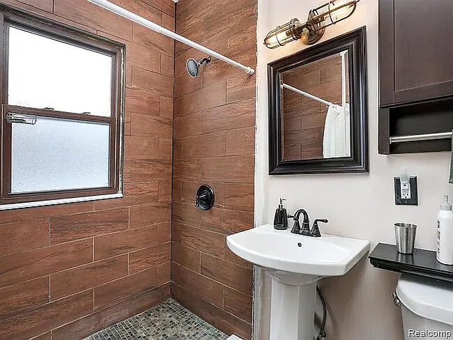 613 Belmont St #613 — Photo 10