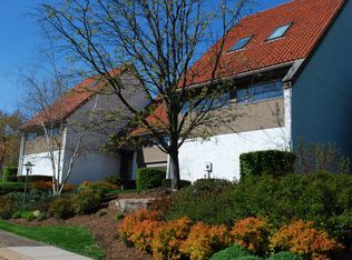7 Dinell Dr, Pittsburgh, PA 15221