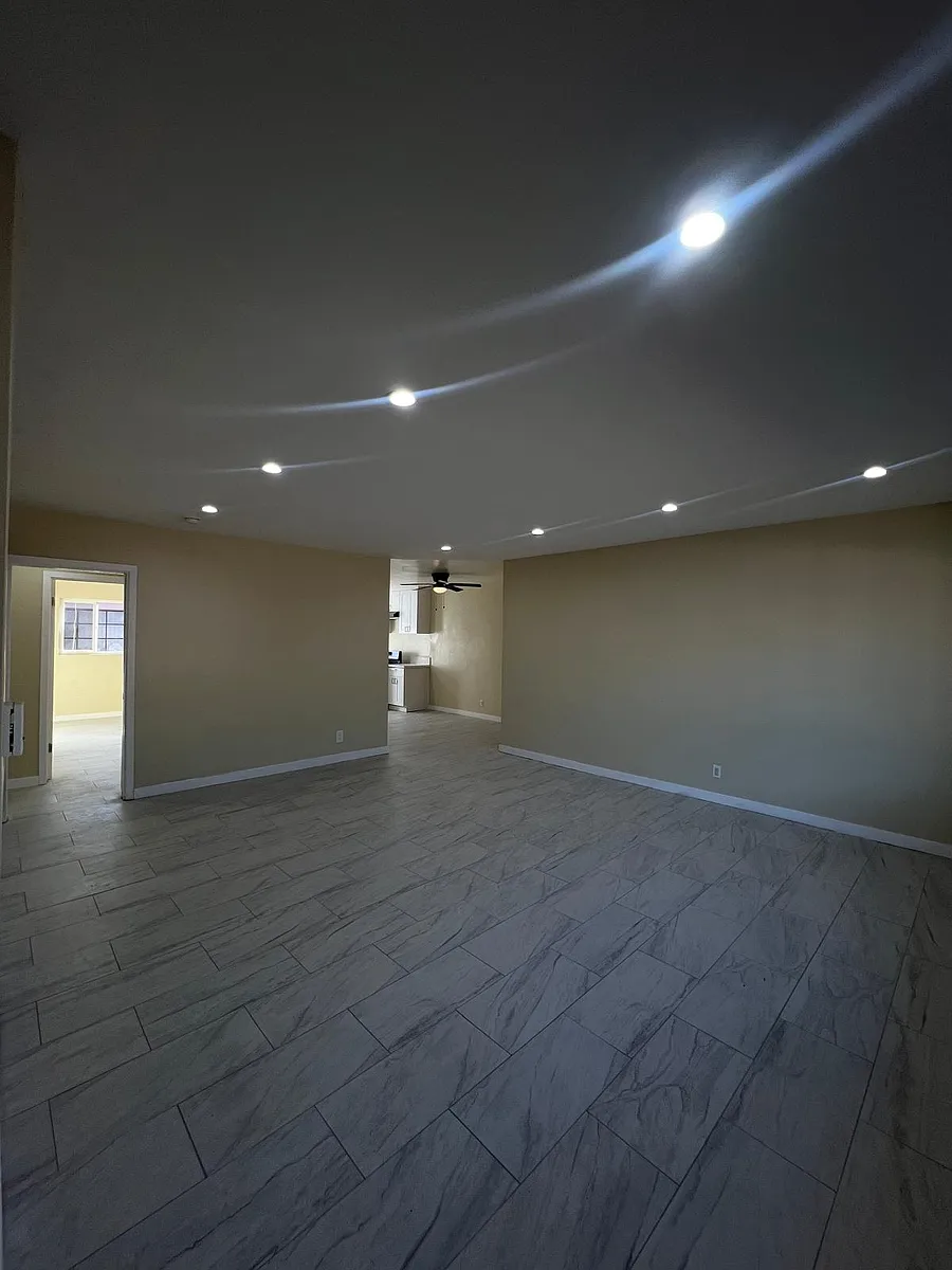 Building Photo - 2920 W 141st Pl #4