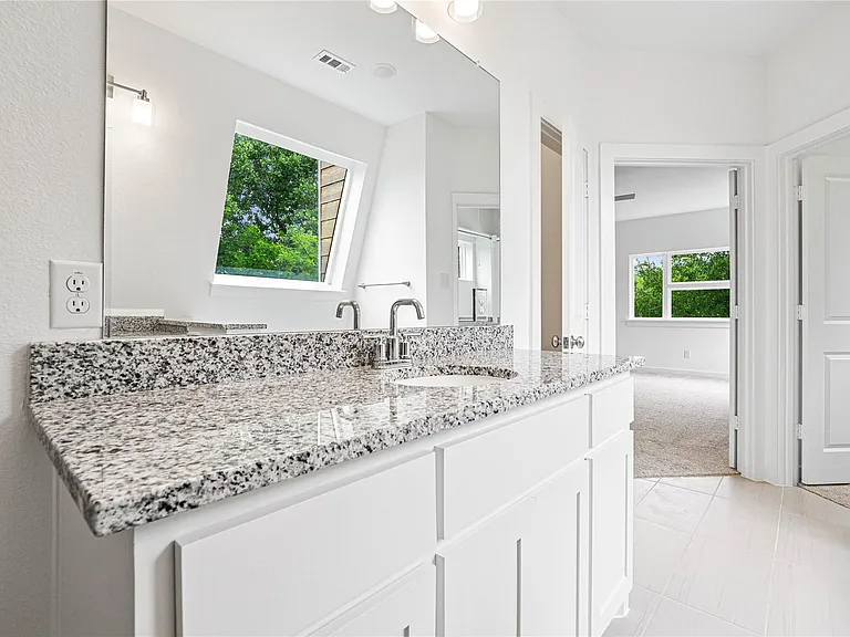 321 Oakbend Dr — Photo 16