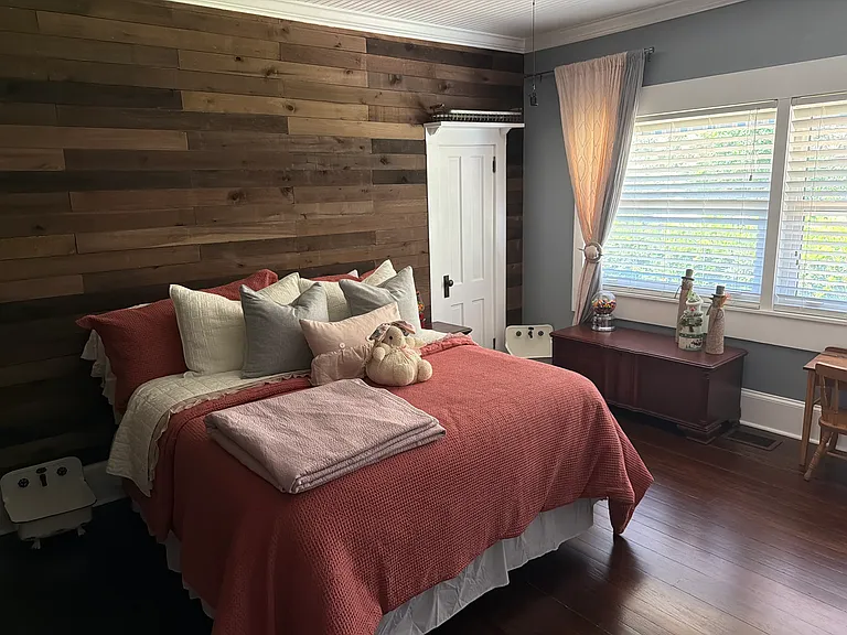 1550 Clay Blvd — Photo 5
