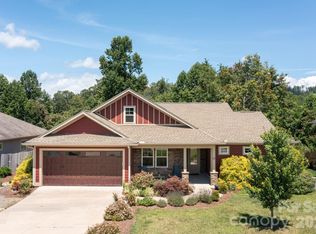 33 Penley Park Dr, Weaverville, NC 28787