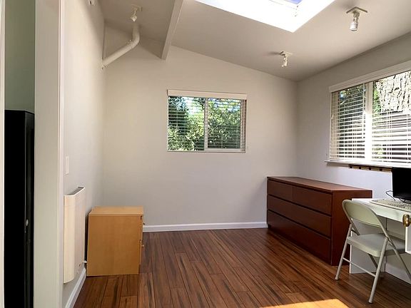 3rd image of 1605 Manzanita Ave
