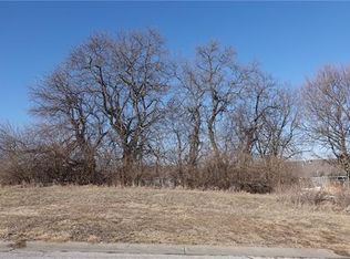 704 Ridge Crest Dr, Raymore, MO 64083