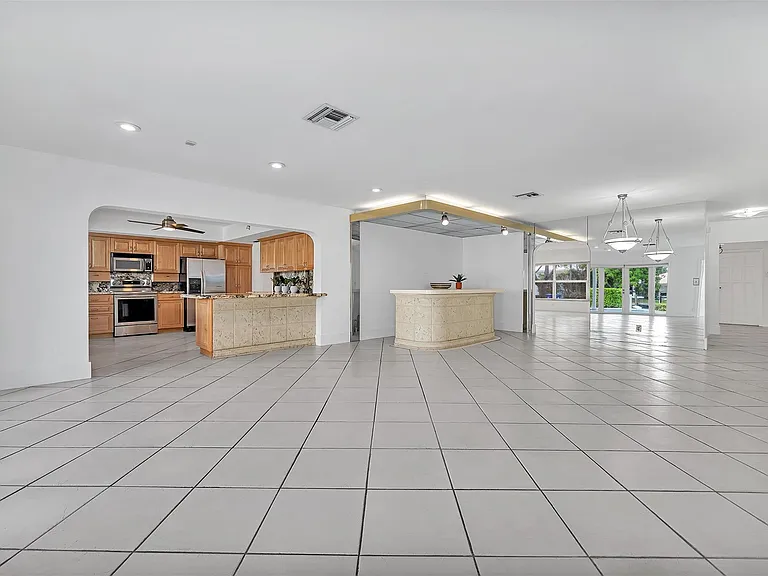 2427 Sea Island Dr — Photo 20