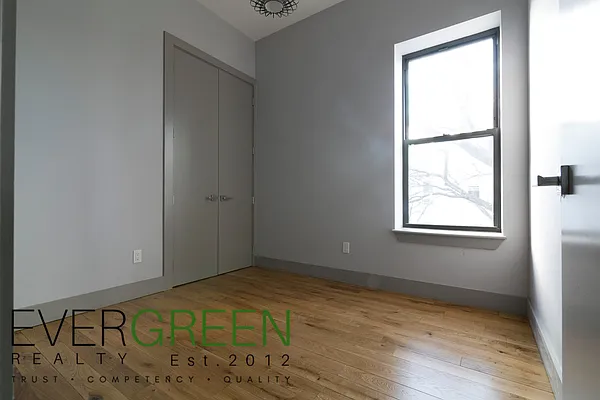 Rented by Evergreen Apartments BK | media 40
