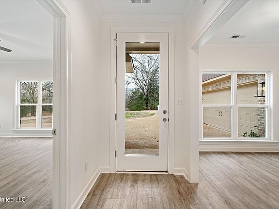 4th image of 31 Scattered Oaks Dr