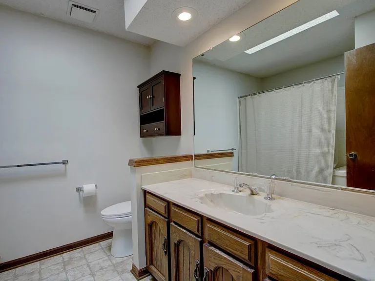 11805 Rosehill Rd — Photo 21