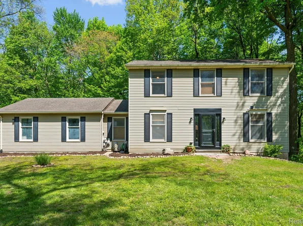 1521 Granger Rd, Ortonville, MI 48462