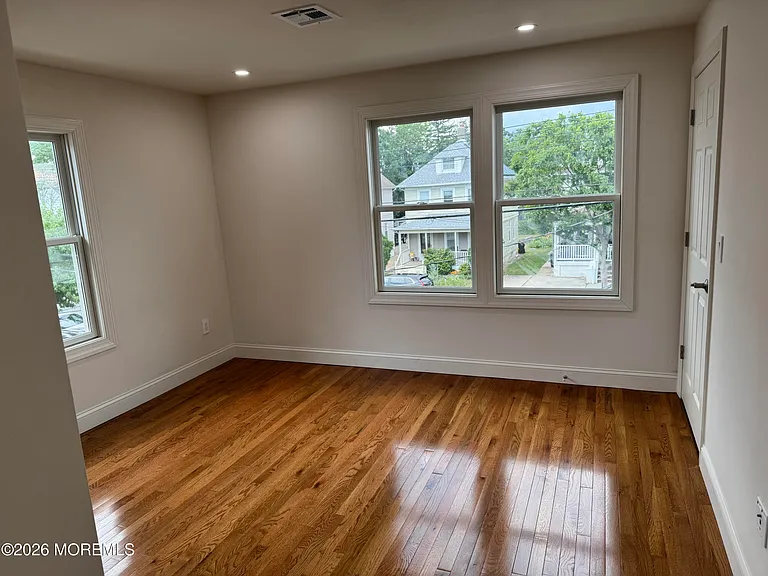 13 Locust Ave — Photo 11