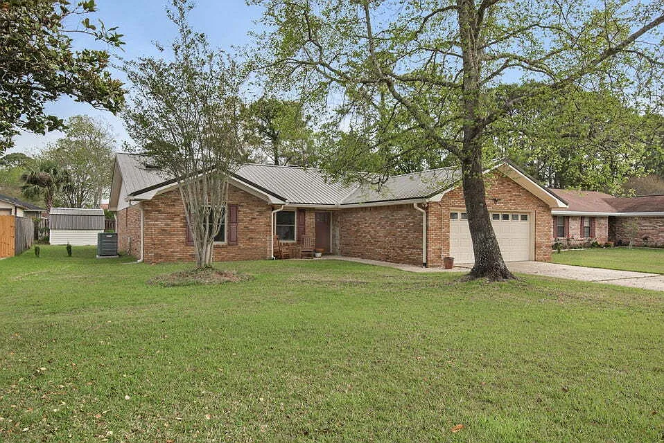 3 bed, 2.0 bath, 1677 sqft, $2,695 — Photo 2