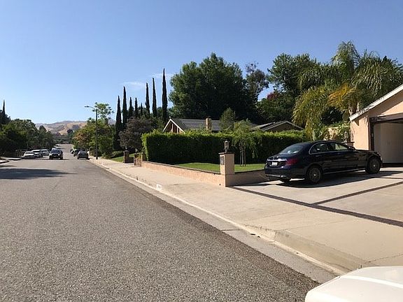 Exterior Neighborhood (street photo)