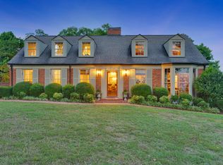 700 S Crest Rd, Chattanooga, TN 37404