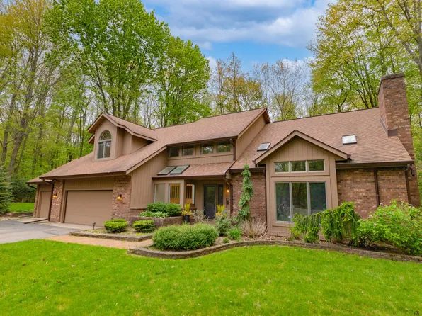 7170 Hawthorn Valley Ave, Kalamazoo, MI 49009