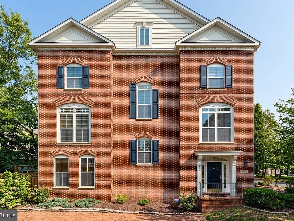 5256 Bessley Pl