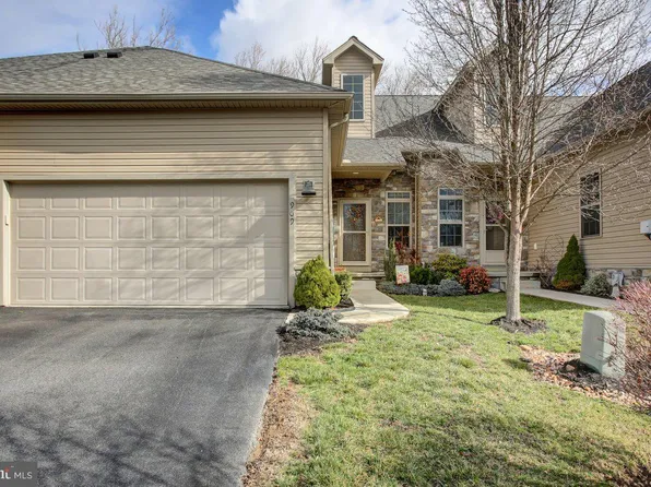 909 Quail Run Dr, Waynesboro, PA 17268