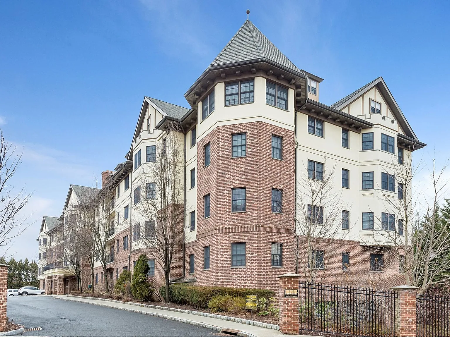 Scarsdale Commons — Photo 1