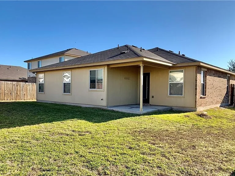 2103 Scott Dr — Photo 14