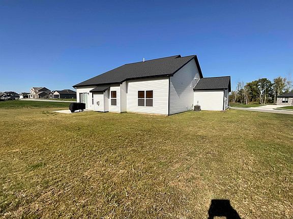 3rd image of 601 Grube Dr