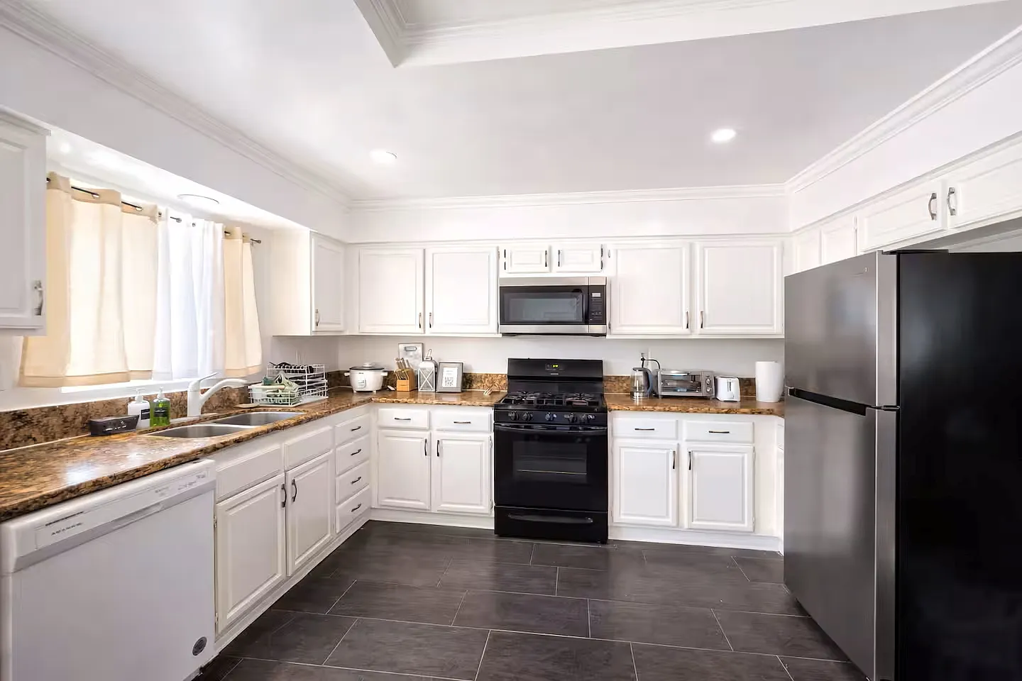 4 bed, 1280 sqft, $6,000 — Photo 4