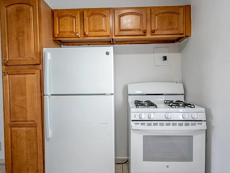 1208 71st St #8 — Photo 7