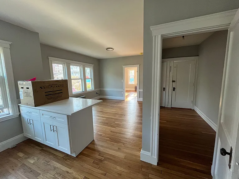 16 Verona St #1R — Photo 9