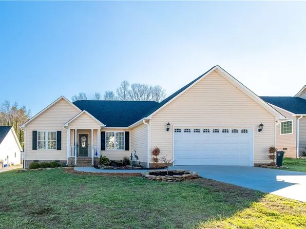 118 Brooke Ridge Dr, Thomasville, NC 27360