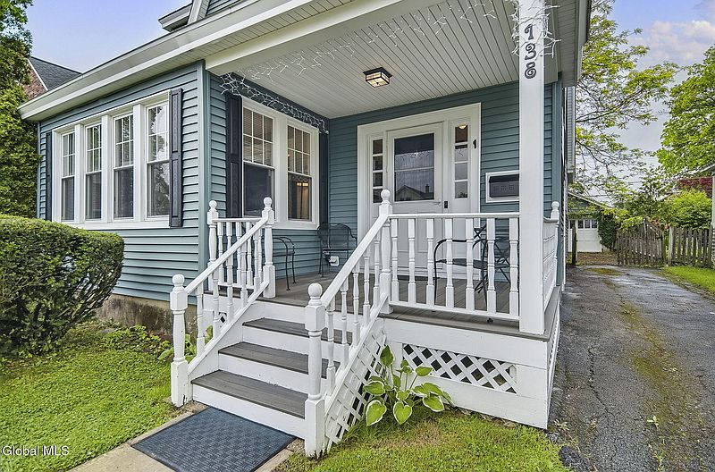 3rd image of 138 Cardinal Avenue