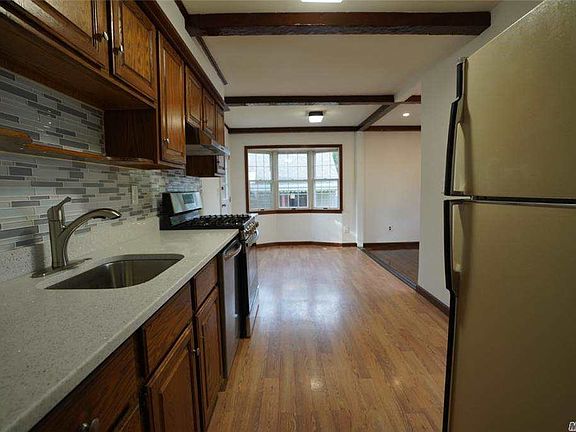3rd image of 252 Arlington St
