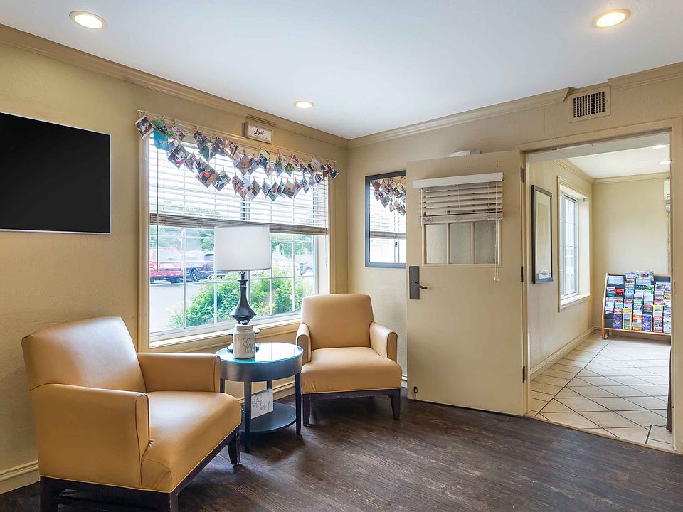 Lobby and Guest Check-in