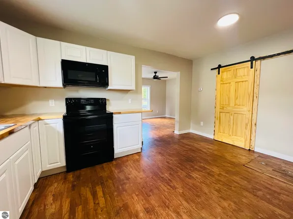 317 Colfax St, Cadillac, MI 49601