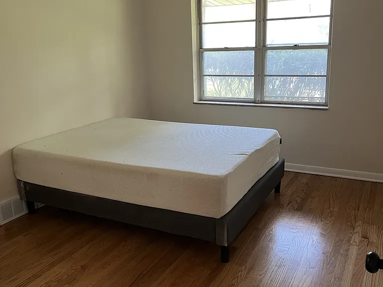 5855 Pershing Ave — Photo 4