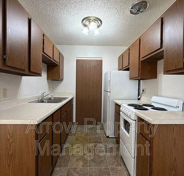 11141 N 137th St #32 — Photo 4