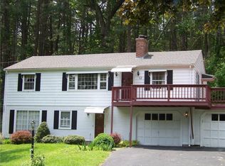 12 Tom Lee Dr, North Smithfield, RI 02896