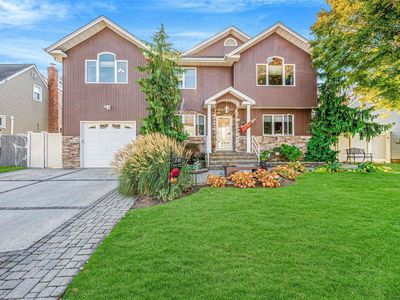 (Undisclosed Address), West Babylon, NY, 11704