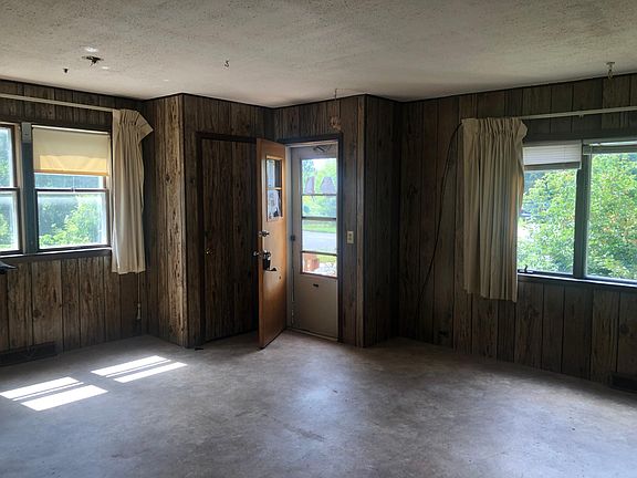 2nd image of 1220 14th Ave E