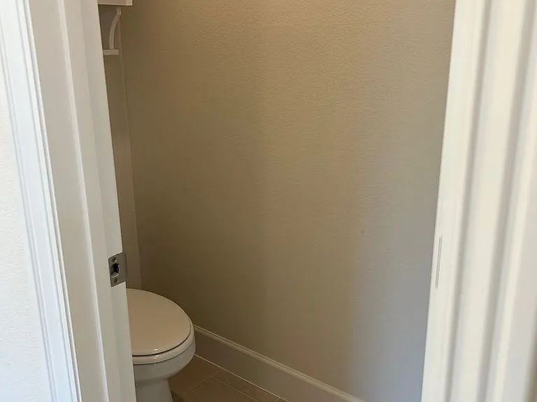 2412 Salmon St — Photo 10