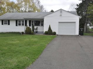 12 Laurel Dr, West Hartford, CT 06110