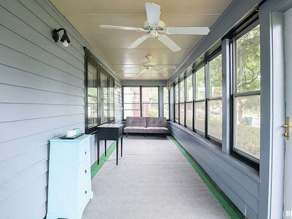 3rd image of 2025 W Ayres Ave