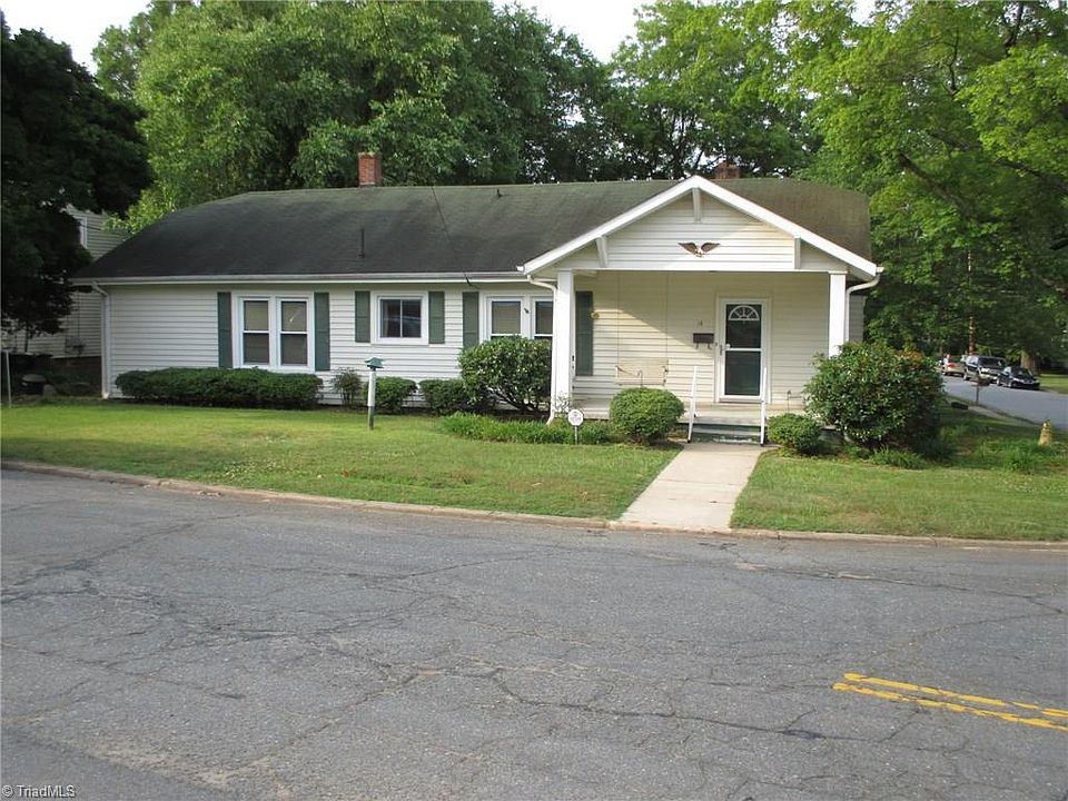 2nd image of 14 Hillcrest Cres