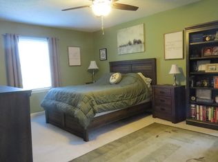 120 Wooded Falls Rd, Middletown, KY 40243