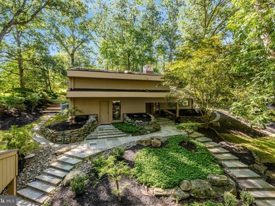 9704 Beach Mill Rd, Great Falls, VA, 22066