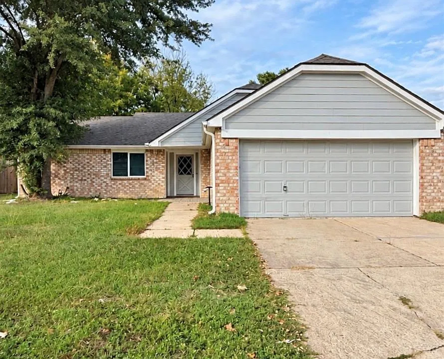 22022 Breezy Hill Dr