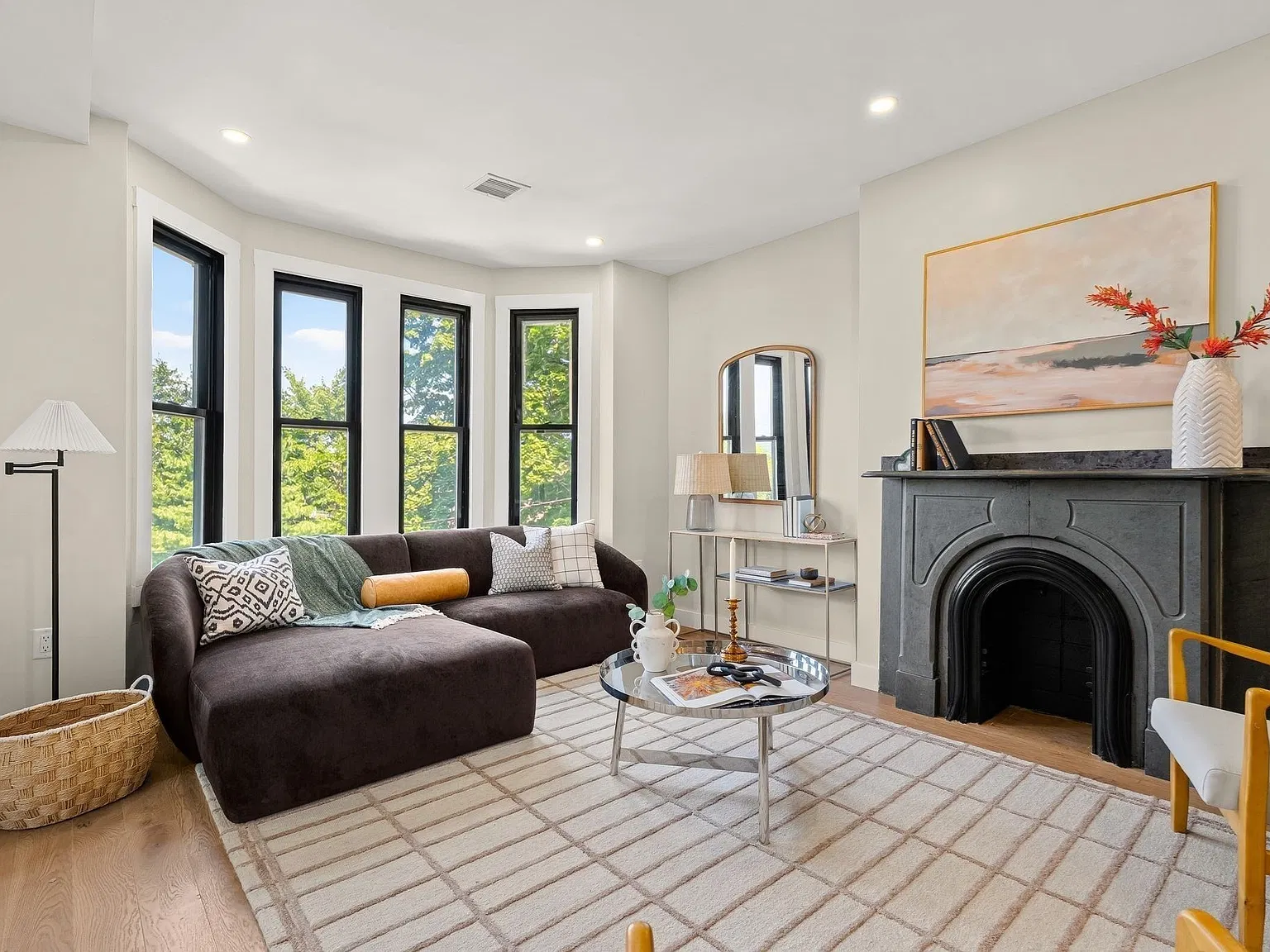 4 bed, 1634 sqft, $4,400 — Photo 3
